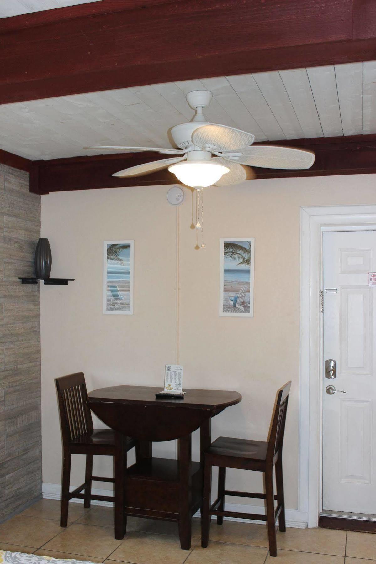 سانت بيتي بيتش Schooner Hotel المظهر الخارجي الصورة